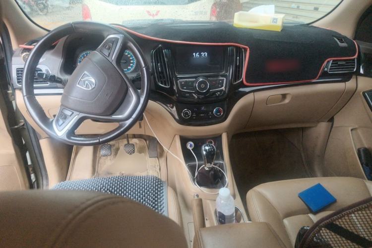 Used Baojun 730 2014 1.5L Manual Luxury Navigation ESP Version 7 Seats Center Console