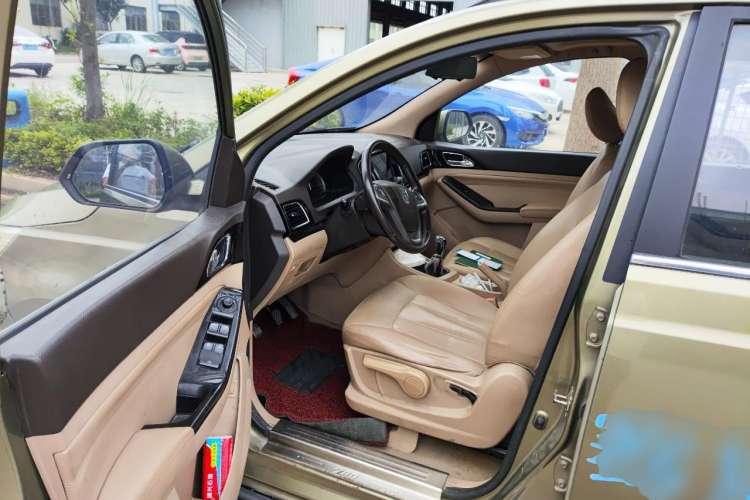 Used Baojun 730 2014 1.5L Manual Luxury Navigation ESP Version 7 Seats Driver Seat