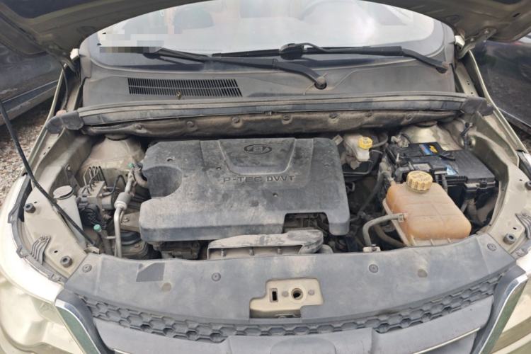 Used Baojun 730 2014 1.5L manual Comfort version 7 seats Engine Bay