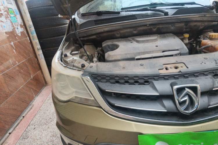 Used Baojun 730 2014 1.5L Manual Luxury Navigation ESP Version 7 Seats Engine Bay Right