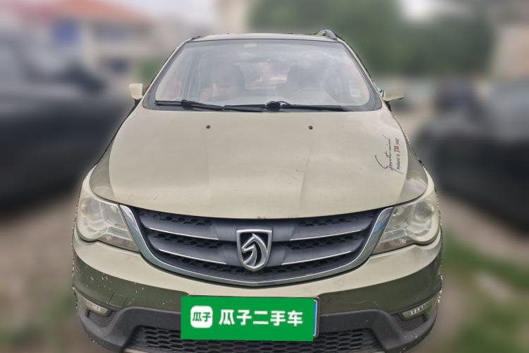 Used Baojun 730 2014 1.5L manual Comfort version 7 seats Front