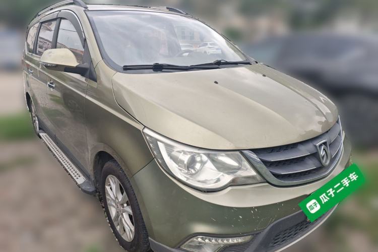 Used Baojun 730 2014 1.5L manual Comfort version 7 seats Front Right 45 Deg