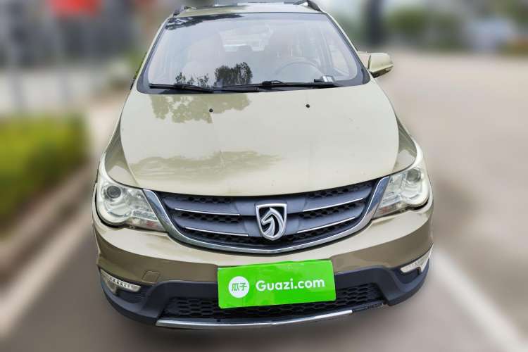 Used Baojun 730 2014 1.5L Manual Luxury Navigation ESP Version 7 Seats Front