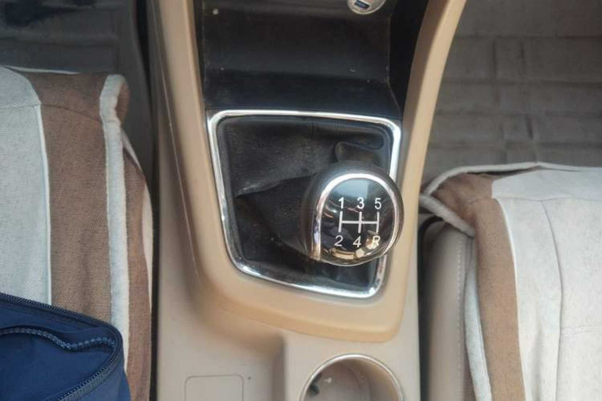 Used Baojun 730 2014 1.5L manual Comfort ESP version 7 seats Gear Lever
