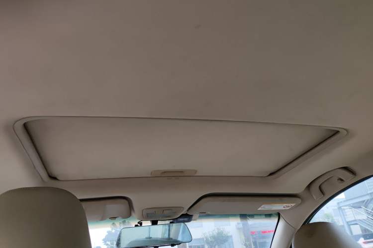 Used Baojun 730 2014 1.5L Manual Luxury Navigation ESP Version 7 Seats Headliner