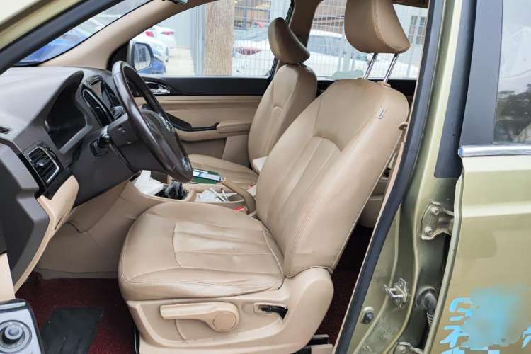 Used Baojun 730 2014 1.5L Manual Luxury Navigation ESP Version 7 Seats Left Front Seat