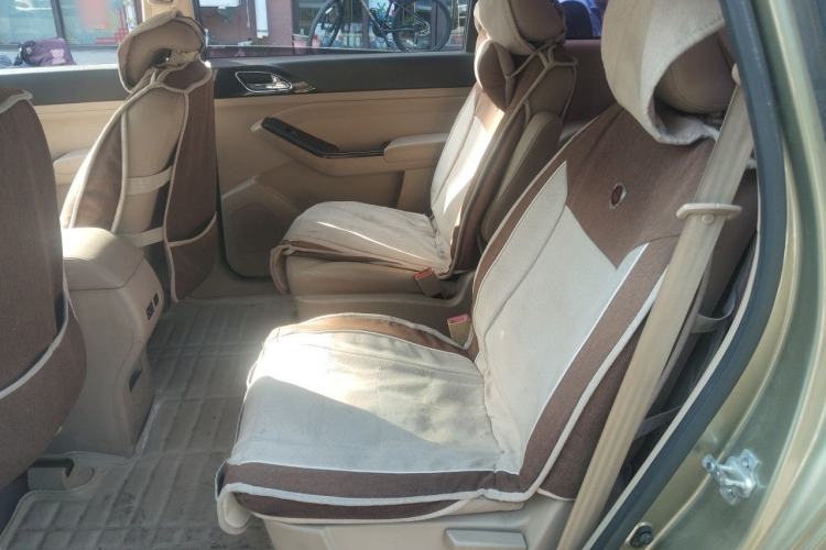 Used Baojun 730 2014 1.5L manual Comfort ESP version 7 seats Left Rear Seat