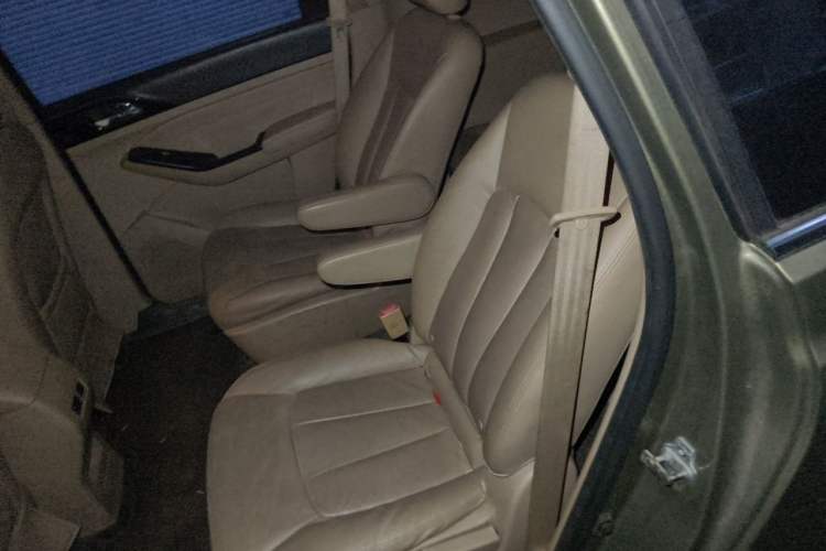 Used Baojun 730 2014 1.5L Manual Luxury Navigation ESP Version 7 Seats Left Rear Seat
