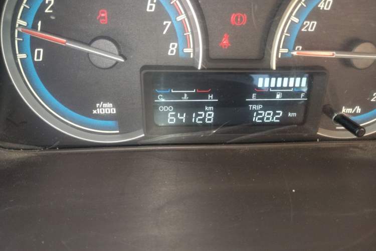 Used Baojun 730 2014 1.5L manual Comfort ESP version 7 seats Odometer Close Up