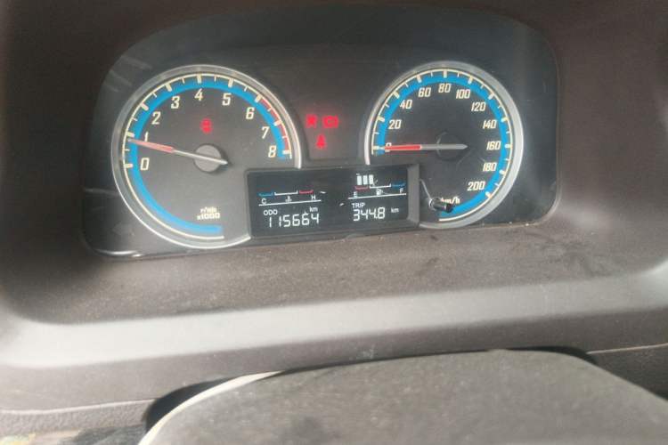 Used Baojun 730 2014 1.5L Manual Luxury Navigation ESP Version 7 Seats Odometer Close Up