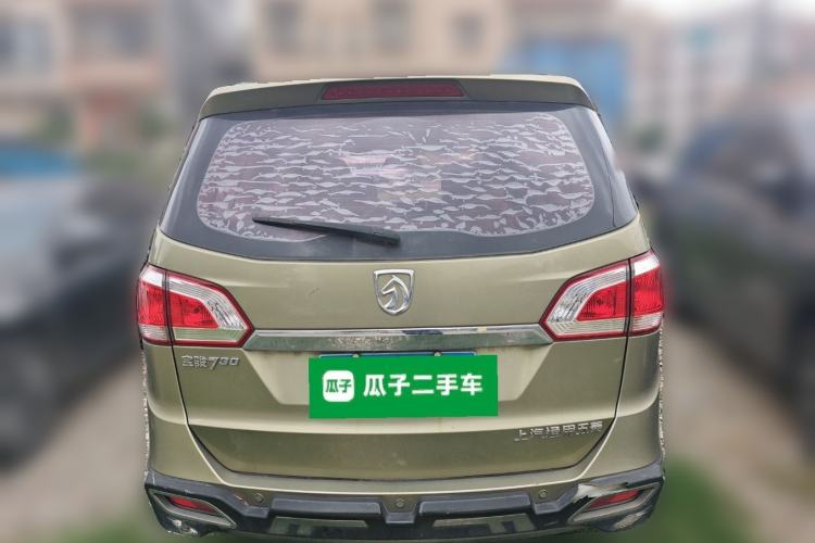 Used Baojun 730 2014 1.5L manual Comfort version 7 seats Rear