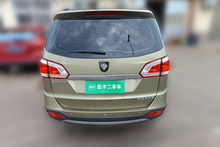 Used Baojun 730 2014 1.5L manual luxury trim 7 seats Rear