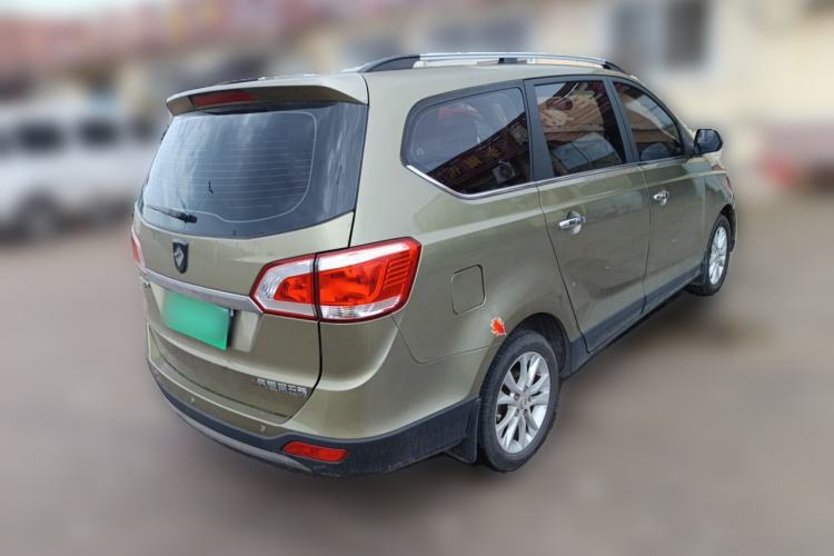 Used Baojun 730 2014 1.5L manual luxury trim 7 seats Rear Right 45 Deg