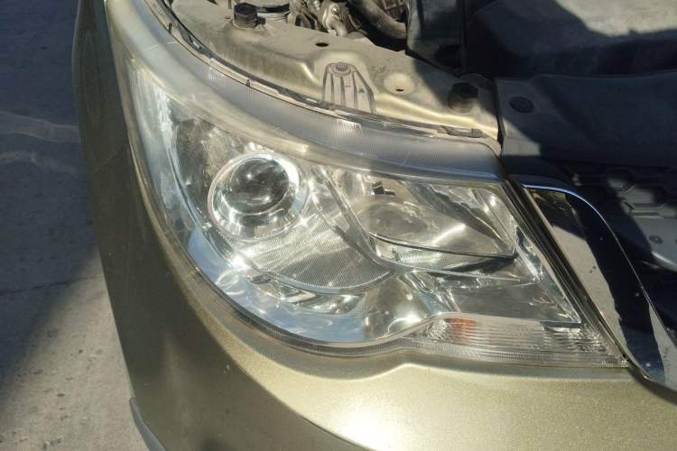 Used Baojun 730 2014 1.5L manual Comfort ESP version 7 seats Right Front Headlight