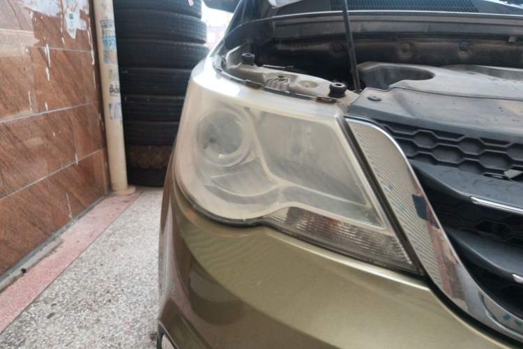 Used Baojun 730 2014 1.5L Manual Luxury Navigation ESP Version 7 Seats Right Front Headlight