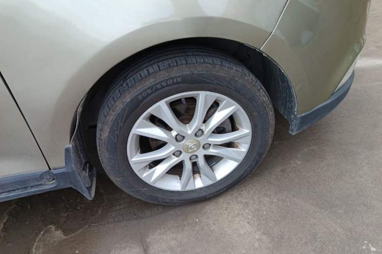 Used Baojun 730 2014 1.5L manual luxury trim 7 seats Right Front Wheel Hub