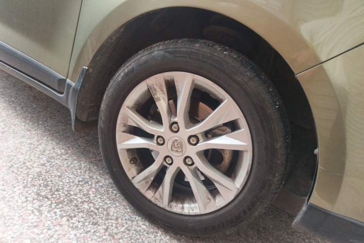 Used Baojun 730 2014 1.5L Manual Luxury Navigation ESP Version 7 Seats Right Front Wheel Hub