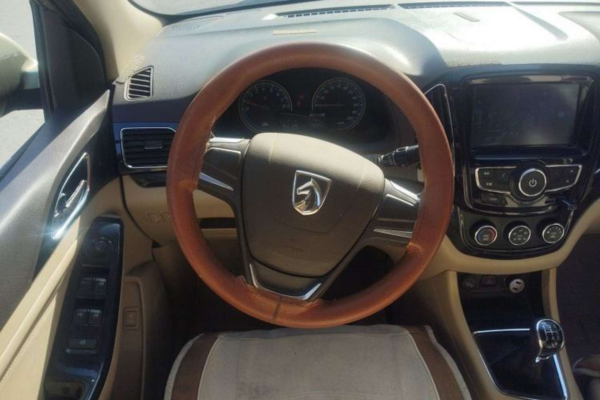 Used Baojun 730 2014 1.5L manual Comfort ESP version 7 seats Steering Wheel