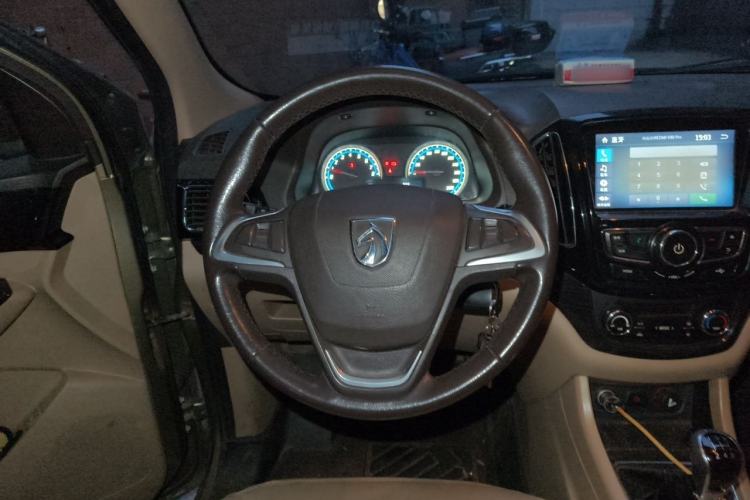 Used Baojun 730 2014 1.5L Manual Luxury Navigation ESP Version 7 Seats Steering Wheel
