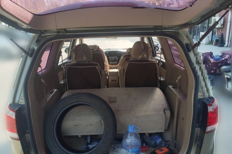 Used Baojun 730 2014 1.5L manual Comfort ESP version 7 seats Trunk