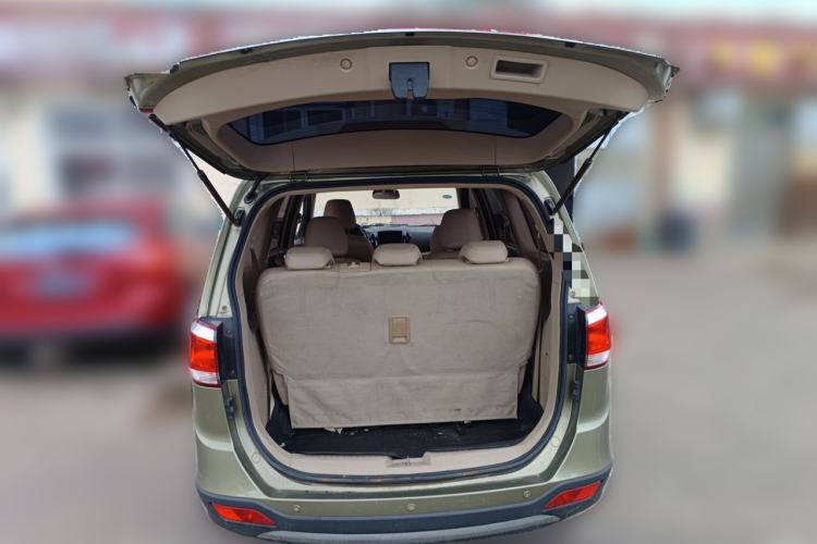 Used Baojun 730 2014 1.5L manual luxury trim 7 seats Trunk