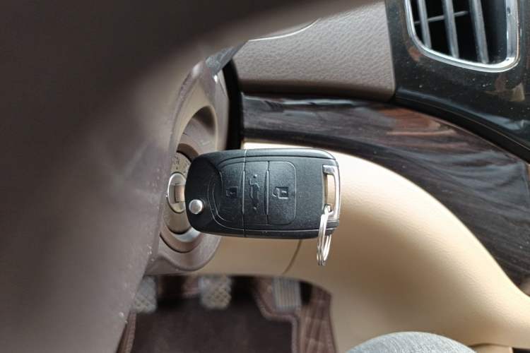Used Baojun 730 2014 1.5L manual luxury trim 7 seats Vehicle Key