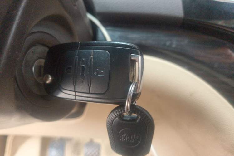 Used Baojun 730 2014 1.5L Manual Luxury Navigation ESP Version 7 Seats Vehicle Key