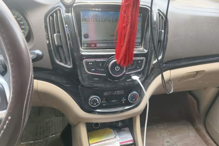 Used Baojun 730 2014 1.5L Manual Luxury Navigation ESP Version 7 Seats Audio And AC Panel