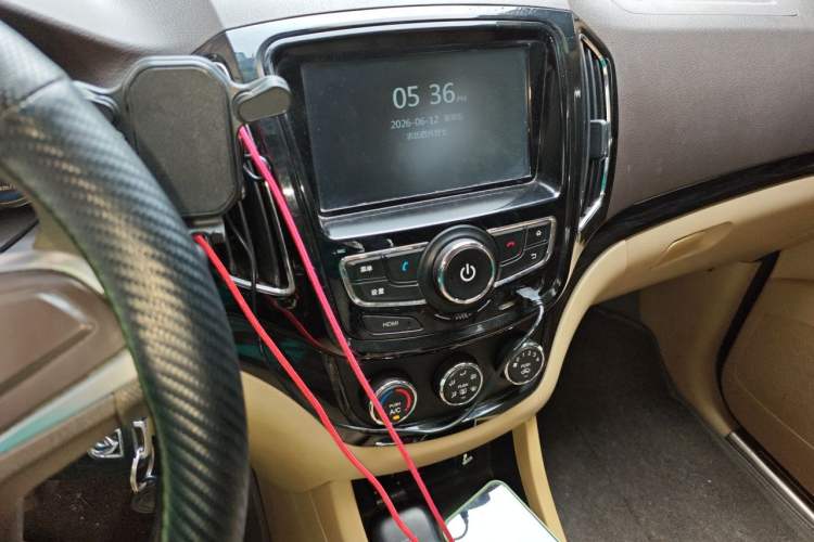 Used Baojun 730 2014 1.5L manual Comfort version 7 seats Audio And AC Panel