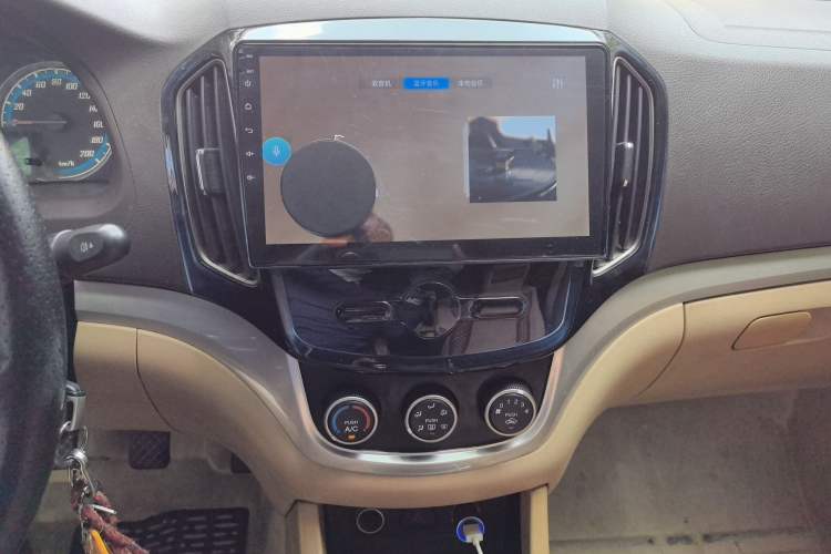 Used Baojun 730 2014 1.5L manual standard trim 7 seats Audio And AC Panel