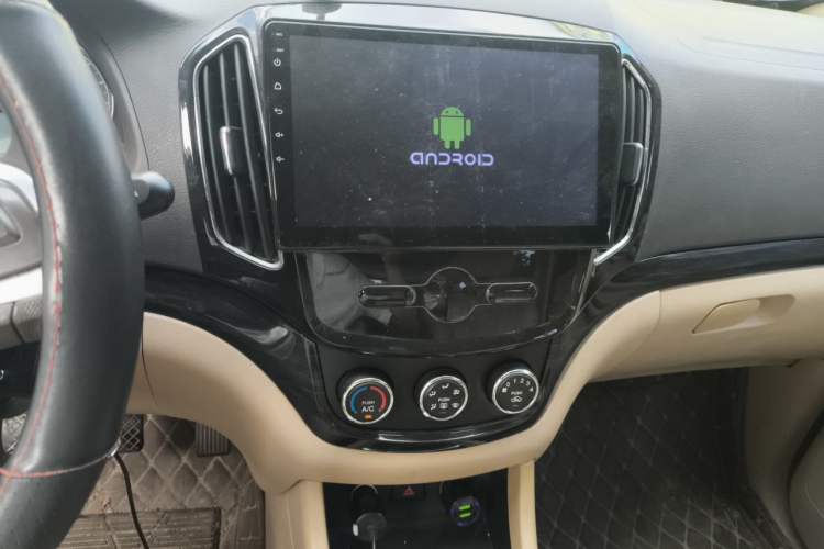 Used Baojun 730 2014 1.5L manual Comfort ESP version 7 seats Audio And AC Panel