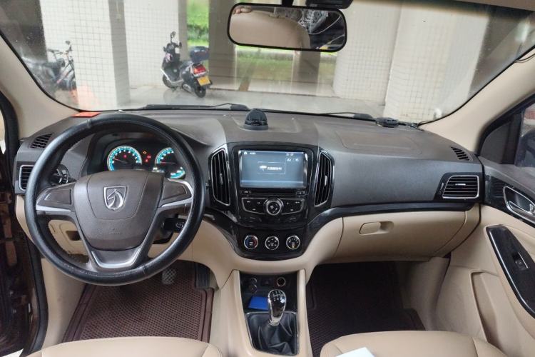 Used Baojun 730 2014 1.5L manual Comfort ESP version 7 seats Center Console