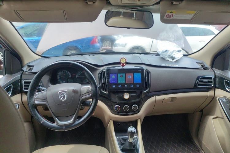 Used Baojun 730 2014 1.5L manual Comfort version 7 seats Center Console