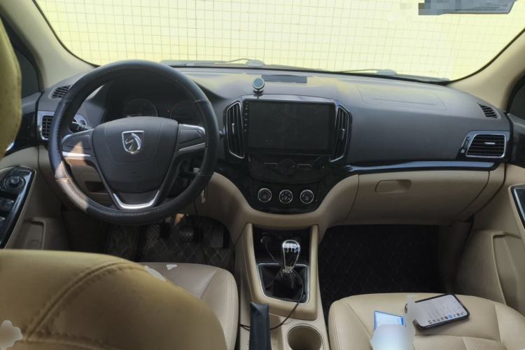 Used Baojun 730 2014 1.5L manual Comfort ESP version 7 seats Center Console