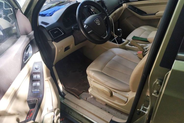 Used Baojun 730 2014 1.5L manual Comfort version 7 seats Driver Seat
