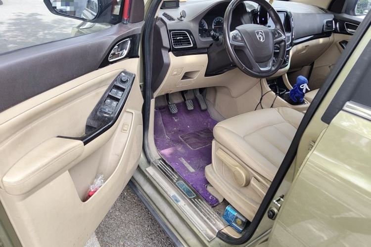 Used Baojun 730 2014 1.5L manual luxury trim 7 seats Driver Seat