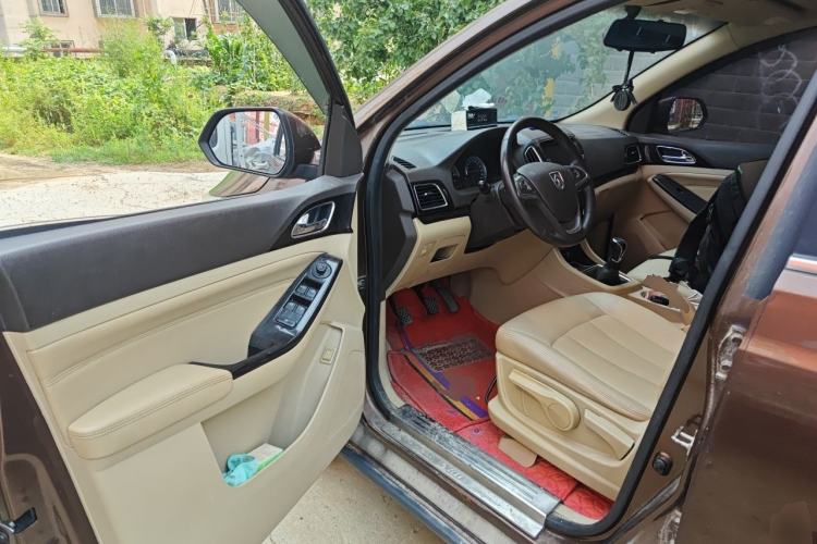 Used Baojun 730 2014 1.5L Manual Luxury Navigation ESP Version 7 Seats Driver Seat