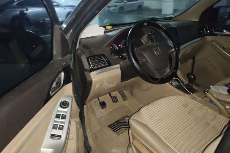 Used Baojun 730 2014 1.5L manual standard trim 7 seats Driver Seat