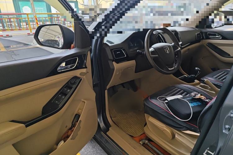 Used Baojun 730 2014 1.5L manual Comfort version 7 seats Driver Seat
