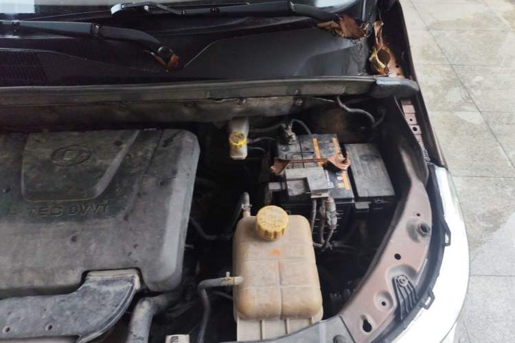 Used Baojun 730 2014 1.5L manual Comfort ESP version 7 seats Engine Bay Left