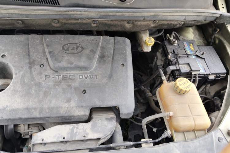Used Baojun 730 2014 1.5L manual Comfort version 7 seats Engine Bay Left