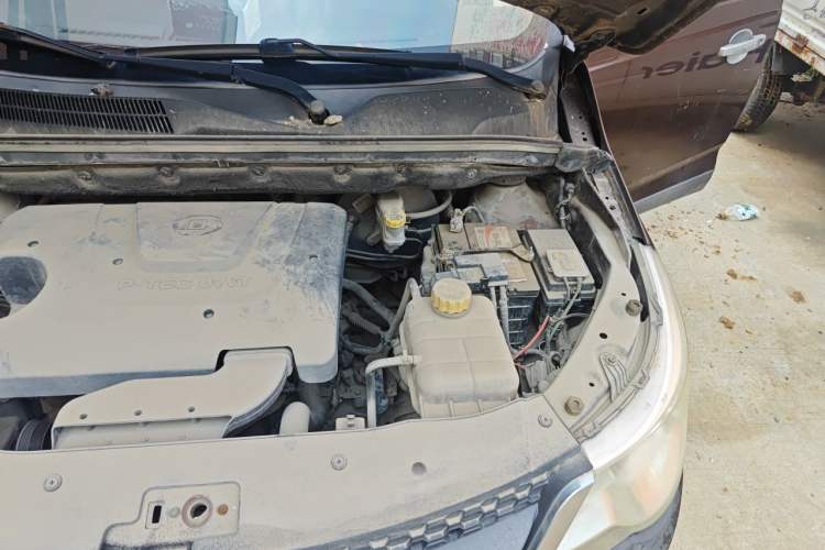 Used Baojun 730 2014 1.5L Manual Luxury Navigation ESP Version 7 Seats Engine Bay Left