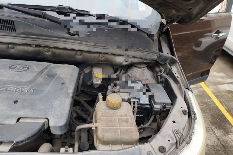 Used Baojun 730 2014 1.5L manual Comfort version 7 seats Engine Bay Left