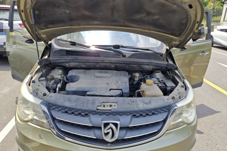Used Baojun 730 2014 1.5L manual Comfort version 7 seats Engine Bay