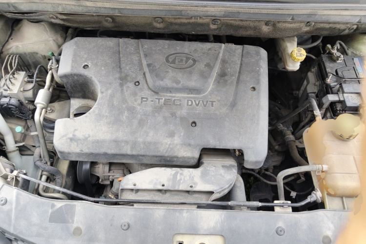 Used Baojun 730 2014 1.5L manual Comfort version 7 seats Engine Bay