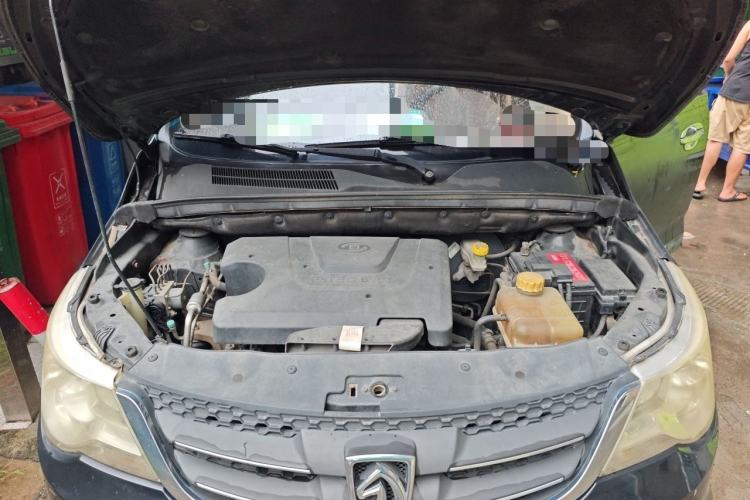 Used Baojun 730 2014 1.5L manual Comfort version 7 seats Engine Bay