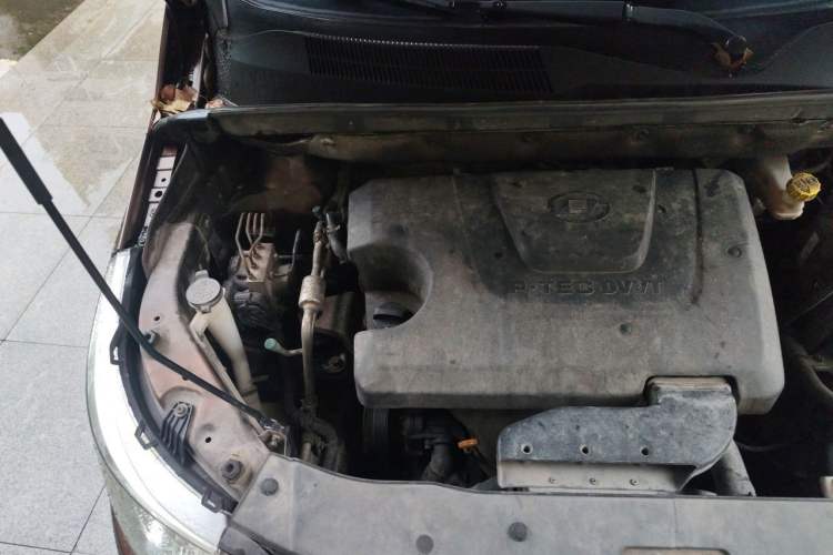 Used Baojun 730 2014 1.5L manual Comfort ESP version 7 seats Engine Bay Right
