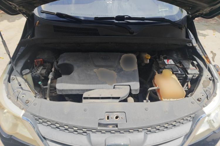 Used Baojun 730 2014 1.5L manual luxury trim 7 seats Engine Bay