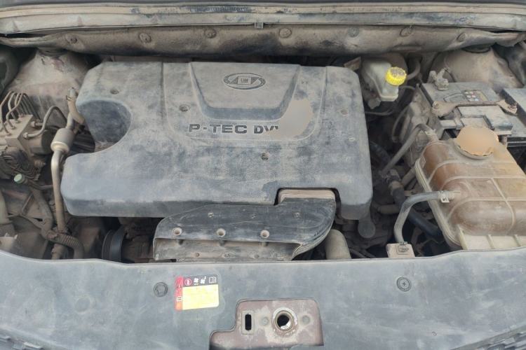 Used Baojun 730 2014 1.5L manual Comfort version 7 seats Engine Bay