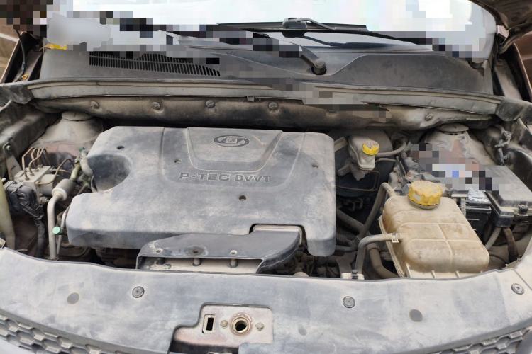 Used Baojun 730 2014 1.5L manual Comfort version 7 seats Engine Bay
